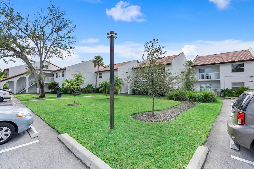 More Photos Of 700-728 SW 81st Ter, North Lauderdale Apartments For Sale