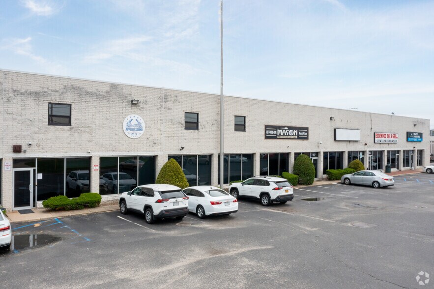 More Photos Of 511-523 Commack Rd, Deer Park Warehouse For Lease