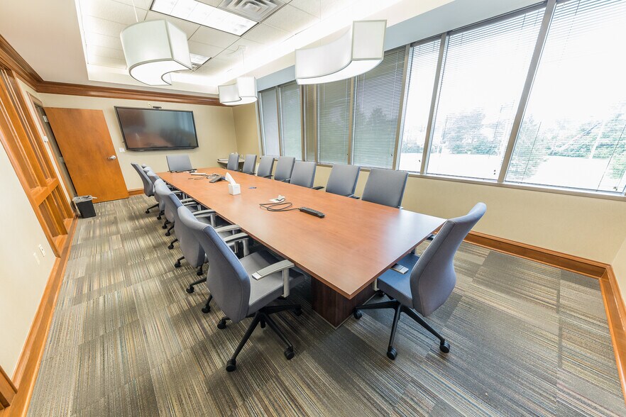 More Photos Of 6201 Corporate Dr, Indianapolis Office For Sale