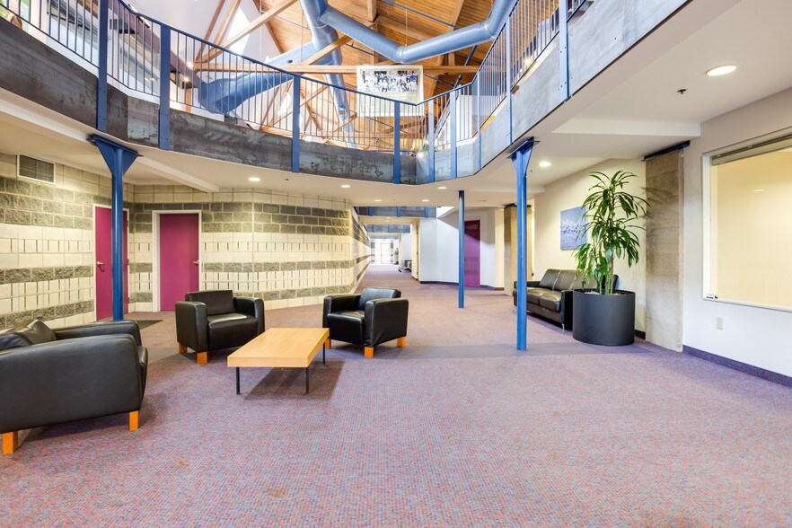 More Photos Of 725 Jackson St, Fredericksburg Office For Lease