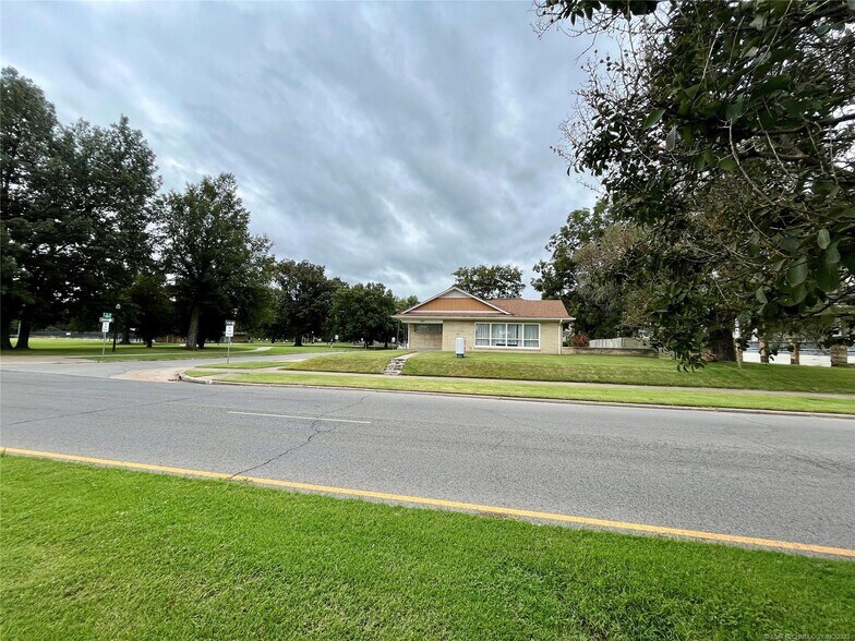 More Photos Of 655 E Okmulgee St, Muskogee Medical For Lease