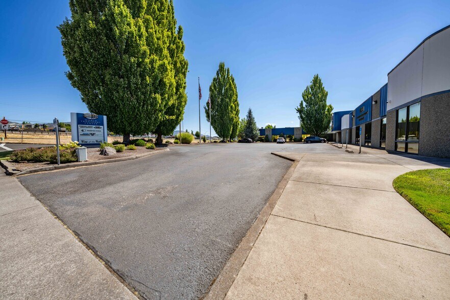More Photos Of 2090 Commerce Dr, Medford Office For Lease