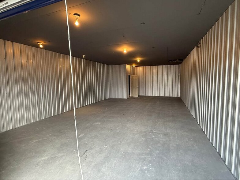 More Photos Of 128 Direct Connection Dr, Rossville Warehouse For Lease