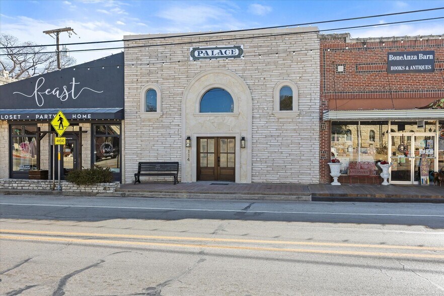 More Photos Of 114 NE Barnard St, Glen Rose Storefront For Lease