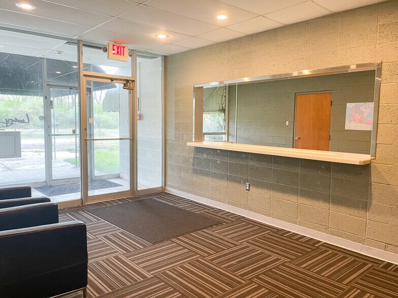 More Photos Of 7451 Terminal Dr, Lorain Truck Terminal For Sale