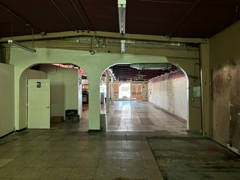 More Photos Of 14445 Big Basin Way, Saratoga Storefront For Lease