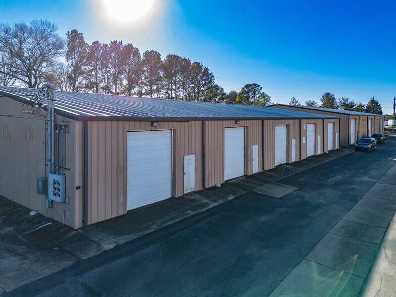 More Photos Of 3710 John Lunn Rd, Spring Hill Flex For Lease