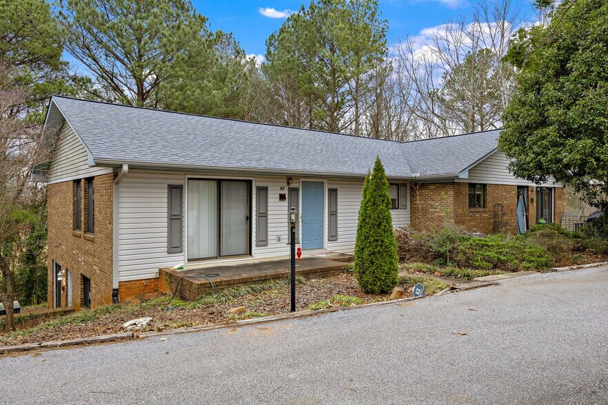 Primary Photo Of 1 Shagbark Ln, Seneca Apartments For Sale