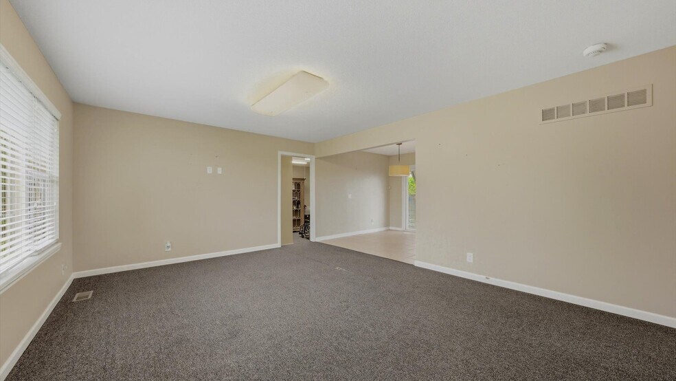 More Photos Of 2450 NW Lowenstein Dr, Lee's Summit Flex For Sale