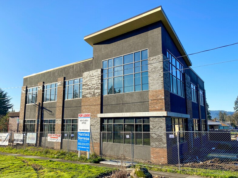 More Photos Of 735 E Clarendon St, Gladstone Office For Sale