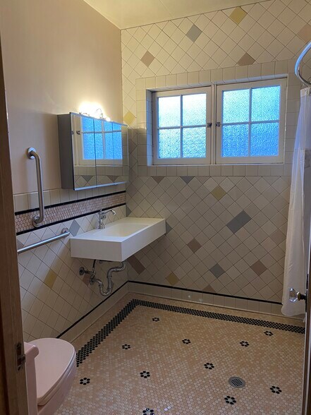 More Photos Of 109 N Main St, Springville Office For Lease