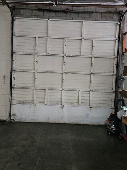 More Photos Of 19521 Business Center Dr, Northridge Warehouse For Lease