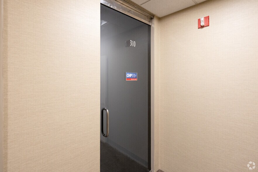 More Photos Of 218 Route 17 N, Rochelle Park Office For Lease