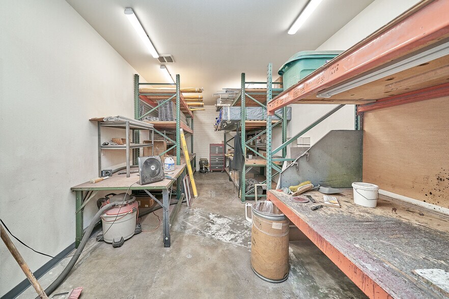 More Photos Of 1977 S Los Angeles St, Los Angeles Distribution For Sale