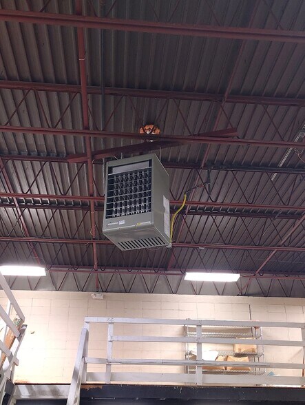 More Photos Of 132 Railroad Ave, Albany Light Distribution For Lease