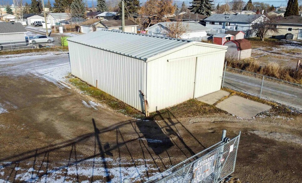 More Photos Of 9903 100 St, Morinville Recycling Center For Sale