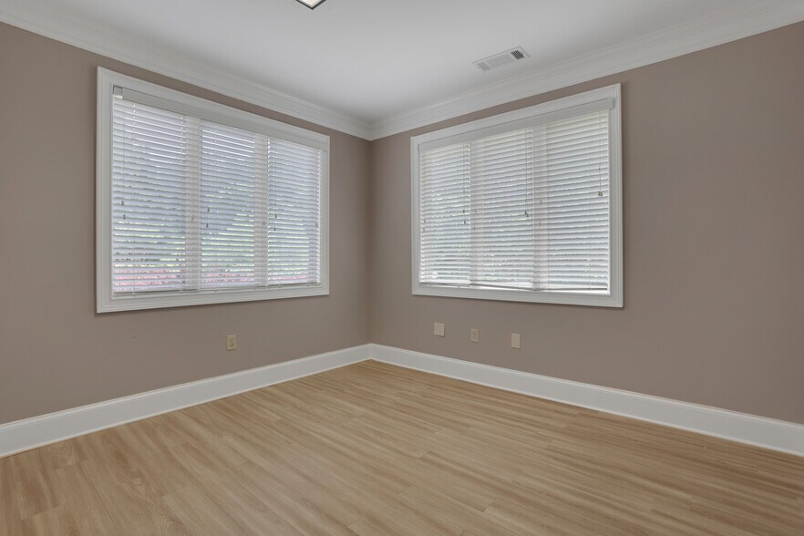 More Photos Of 4720 Peachtree Industrial Blvd, Berkeley Lake Office For Lease