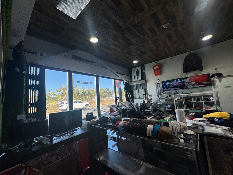 More Photos Of 1518-1520 Sunrise Hwy, Bay Shore Showroom For Sale
