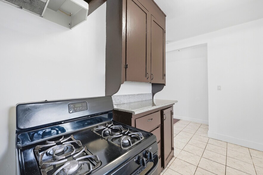 More Photos Of 522 W VERNON Ave, Los Angeles Daycare Center For Sale