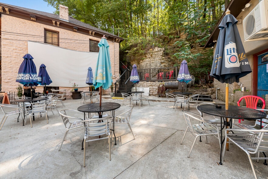 More Photos Of 82 Armstrong St, Eureka Springs Restaurant For Sale