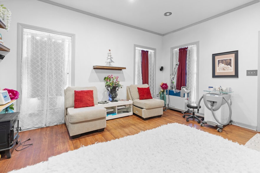 More Photos Of 304 W Wheat St, Woodville Specialty For Sale