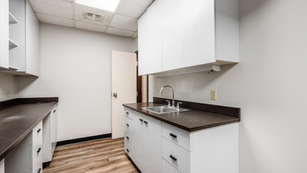 More Photos Of 830 Bethesda Dr, Zanesville Medical For Sale