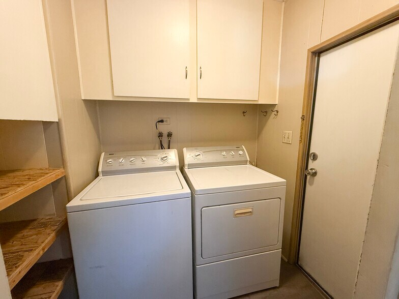 More Photos Of 972 S Main St, Prineville Flex For Sale