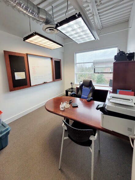 More Photos Of 5589 Byrne Rd, Burnaby Warehouse For Lease