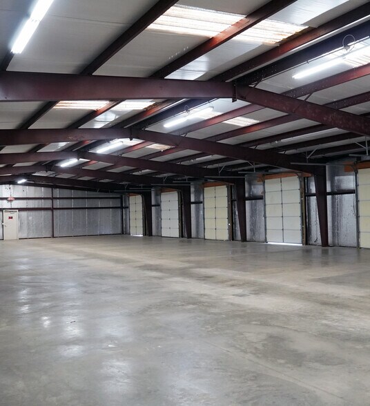 More Photos Of 150 Ayers Blvd, Belpre Light Distribution For Lease