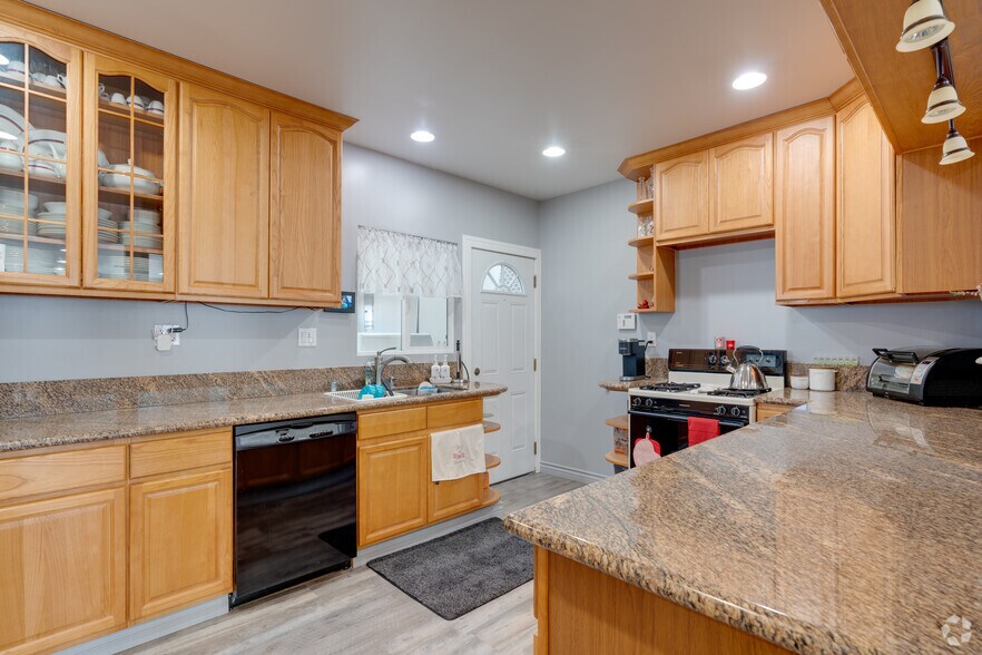 More Photos Of 1517 E Washington Blvd, Pasadena Storefront Retail Residential For Sale