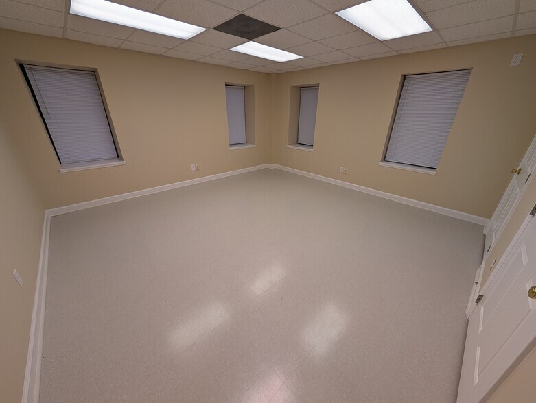 More Photos Of 4065 Powhatan Rd, Clayton Office For Lease