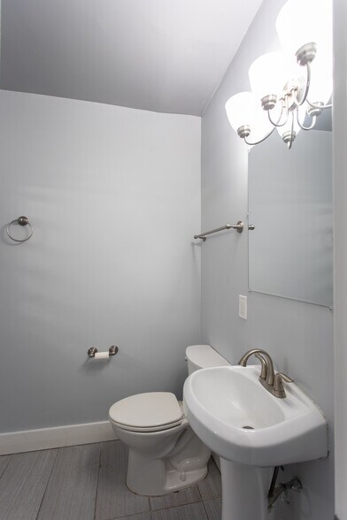 More Photos Of 1103 17th Ave S, Nashville Office For Lease