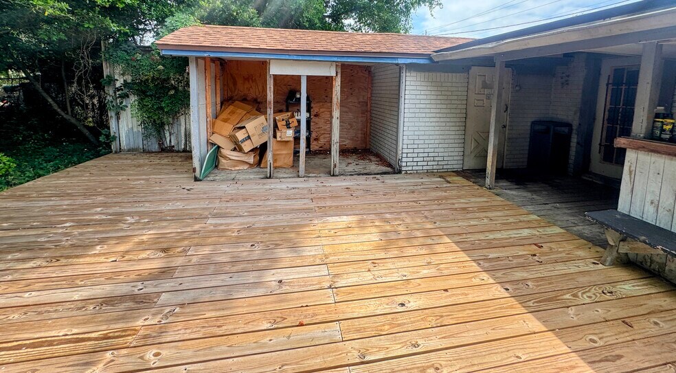 More Photos Of 3480 Barrancas Ave, Pensacola Freestanding For Sale