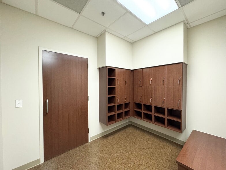 More Photos Of 200 Renaissance Way, Crockett Medical For Sale