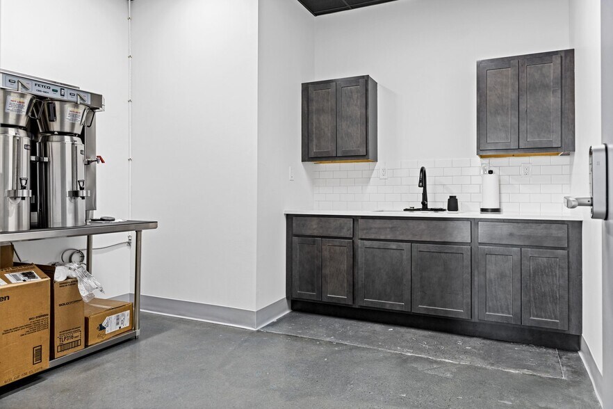 More Photos Of 1215 Tom Ginnever Ave, O'Fallon Religious Facility For Lease