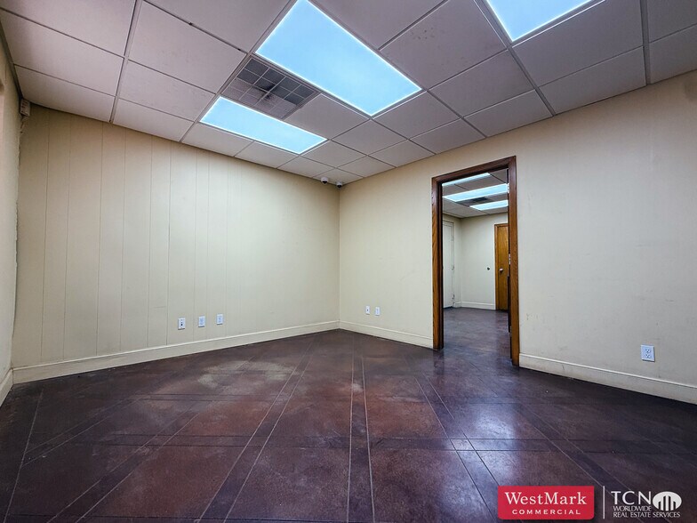 More Photos Of 313 Paris Ave, Lubbock Warehouse For Lease