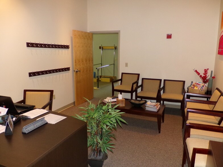 More Photos Of 171 Daniel Webster Hwy, Belmont Storefront Retail Office For Lease
