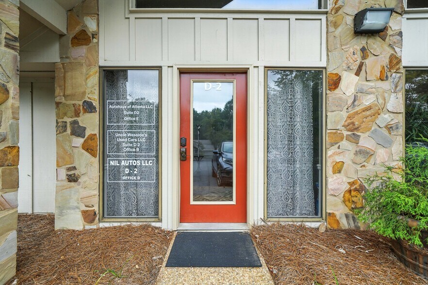More Photos Of 11285 Elkins Rd, Roswell Office Residential For Sale