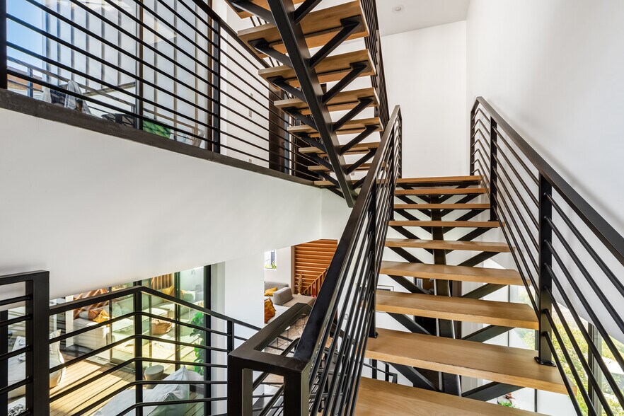 More Photos Of 2478 Penmar Ave, Venice Dormitory For Sale