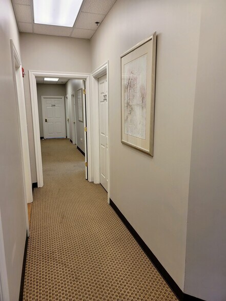 More Photos Of 1650 Murfreesboro Rd, Franklin Office For Lease