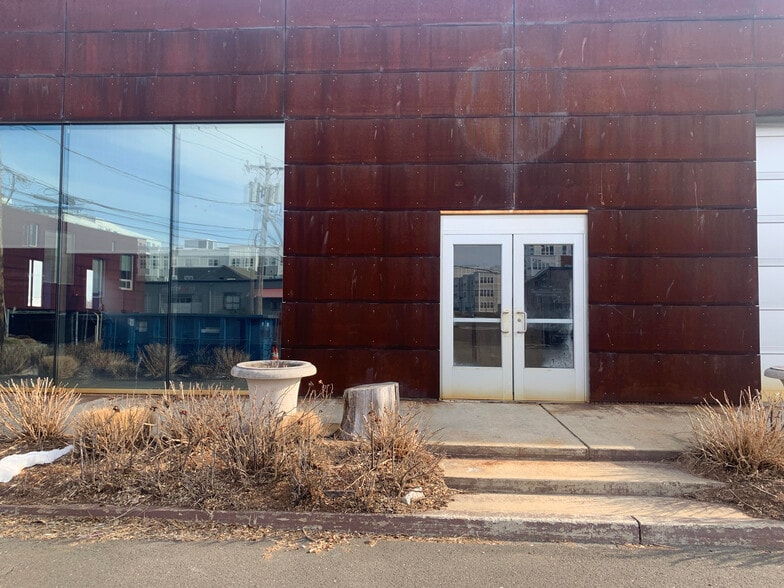 More Photos Of 140-A Water St, Norwalk Warehouse For Lease