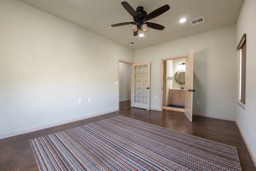 More Photos Of 1917 Commerce, Choctaw Office For Sale