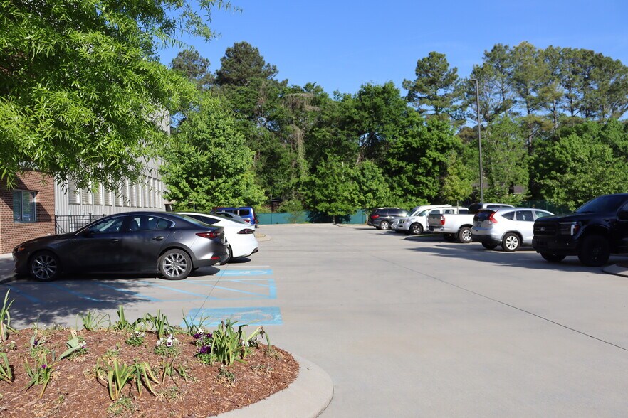 More Photos Of 7235 Bonnyshire Dr, Chattanooga Industrial For Sale