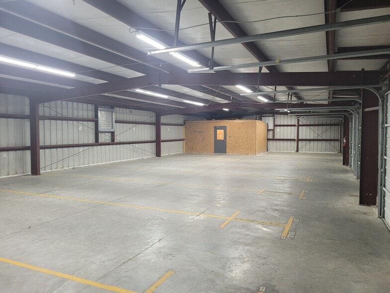 More Photos Of 2020 Carol White Ct, Marion Warehouse For Lease