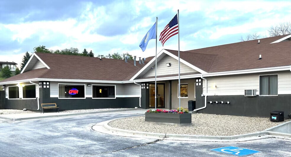Primary Photo Of 800 Mammoth St, Hot Springs Hotel For Sale
