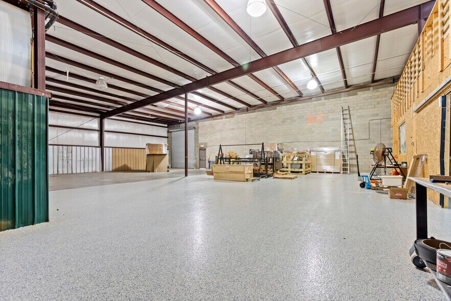 More Photos Of 7065 NW 22nd St, Gainesville Warehouse For Lease