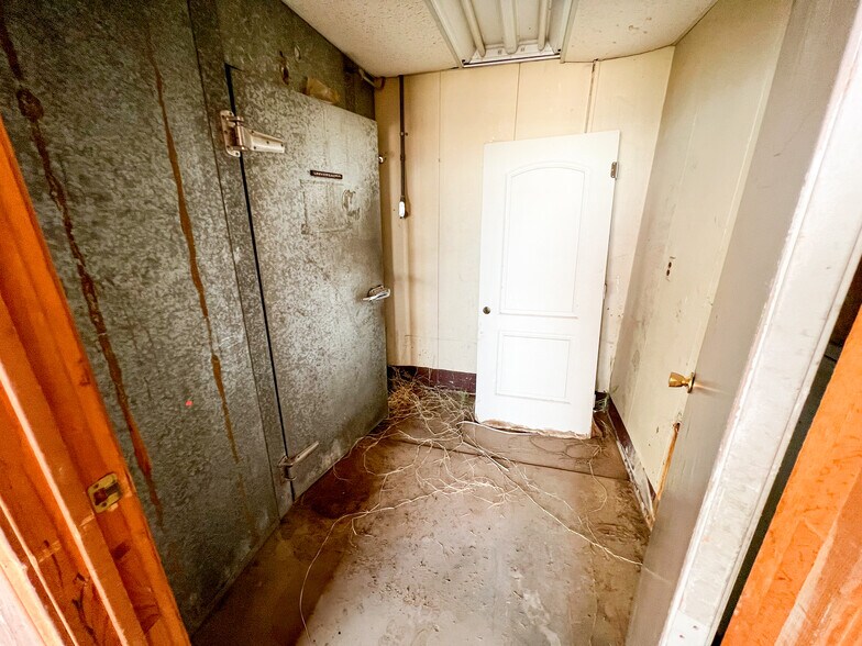 More Photos Of 1201 N Grant Ave, Odessa Convenience Store For Sale