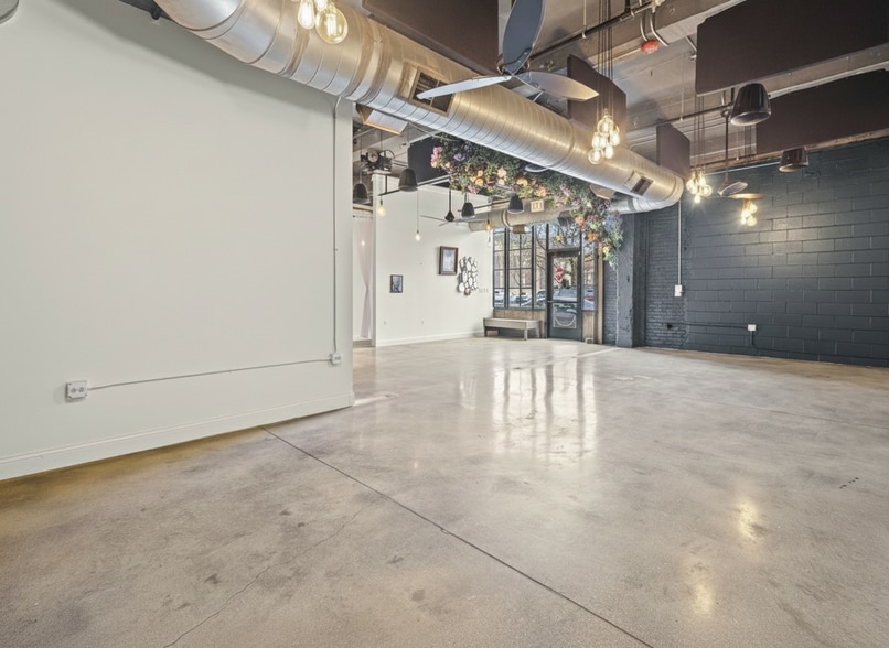 More Photos Of 2500 W Chicago Ave, Chicago Storefront For Lease