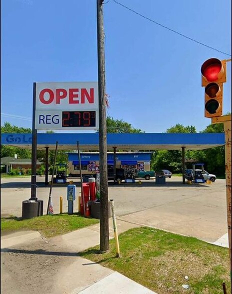 Primary Photo Of 1099 N Clark St, Gary Service Station For Sale