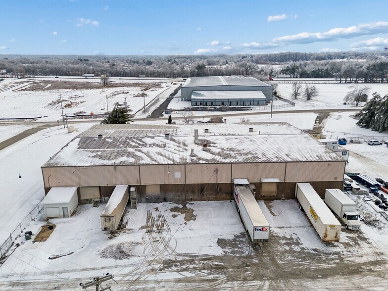 More Photos Of 411 Industrial Dr, White House Manufacturing For Lease